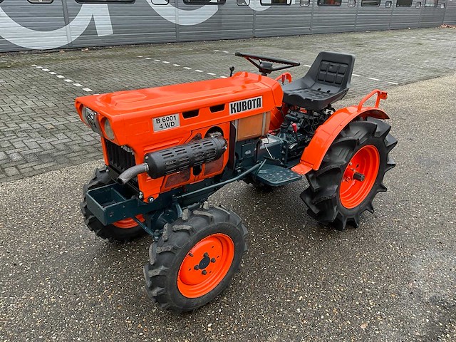 Kubota b6001 4wd minitractor - afbeelding 20 van  23