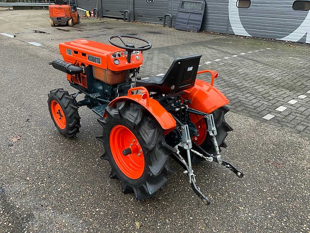 Kubota b6001 4wd minitractor - afbeelding 13 van  23