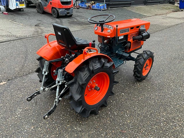 Kubota b6001 4wd minitractor - afbeelding 15 van  23