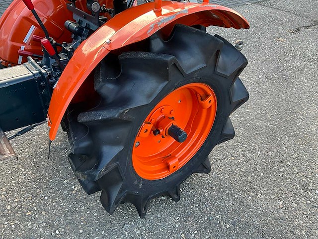 Kubota b7000 4wd minitractor - afbeelding 16 van  23