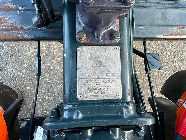 Kubota b7000 4wd minitractor - afbeelding 22 van  23