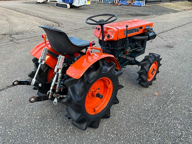 Kubota b7000 4wd minitractor - afbeelding 12 van  23
