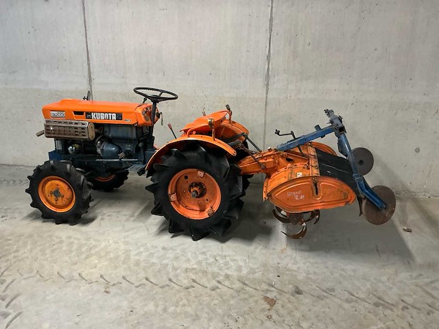 Kubota b7000 minitractor - afbeelding 8 van  15
