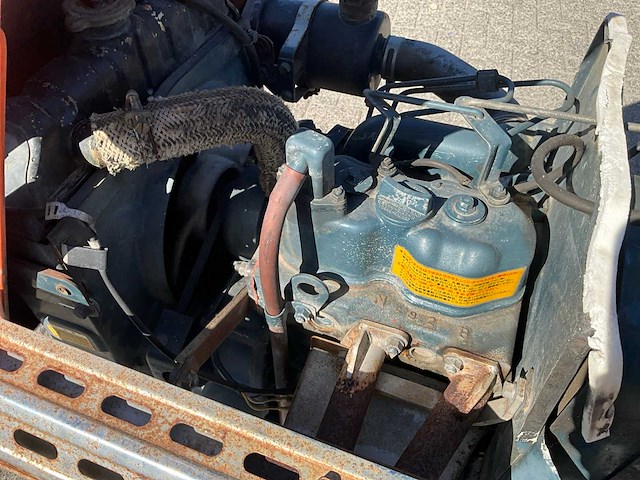 Kubota b7000 vierwielaangedreven mini landbouwtractor met frees - afbeelding 10 van  14