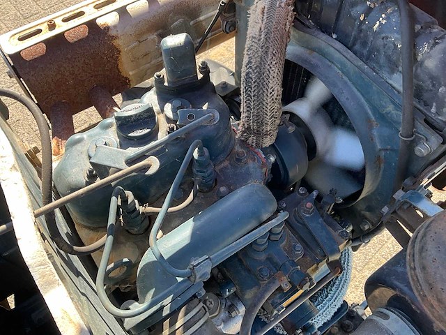 Kubota b7000 vierwielaangedreven mini landbouwtractor met frees - afbeelding 11 van  14