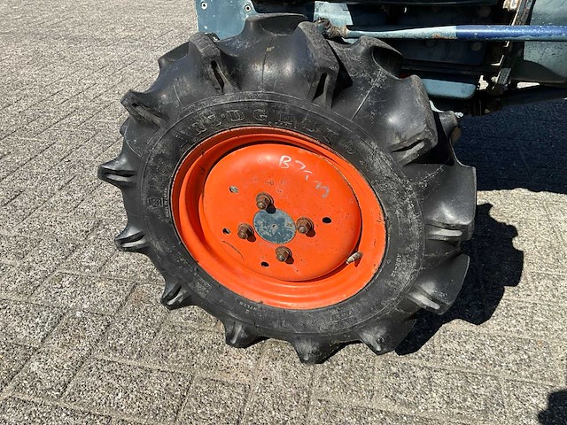 Kubota b7000 vierwielaangedreven mini landbouwtractor met frees - afbeelding 13 van  14