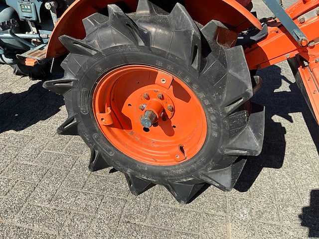 Kubota b7000 vierwielaangedreven mini landbouwtractor met frees - afbeelding 14 van  14