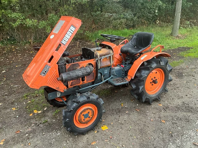 Kubota b7001 4wd compacttractor – 14 pk – 3-cilinder diesel - afbeelding 2 van  23