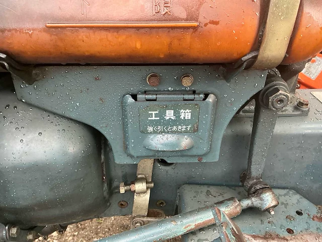 Kubota b7001 4wd compacttractor – 14 pk – 3-cilinder diesel - afbeelding 8 van  23