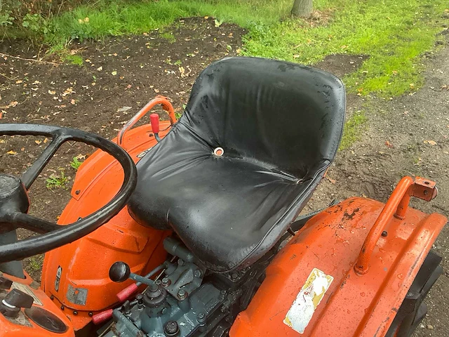 Kubota b7001 4wd compacttractor – 14 pk – 3-cilinder diesel - afbeelding 9 van  23