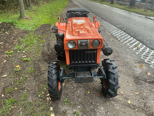 Kubota b7001 4wd compacttractor – 14 pk – 3-cilinder diesel - afbeelding 19 van  23