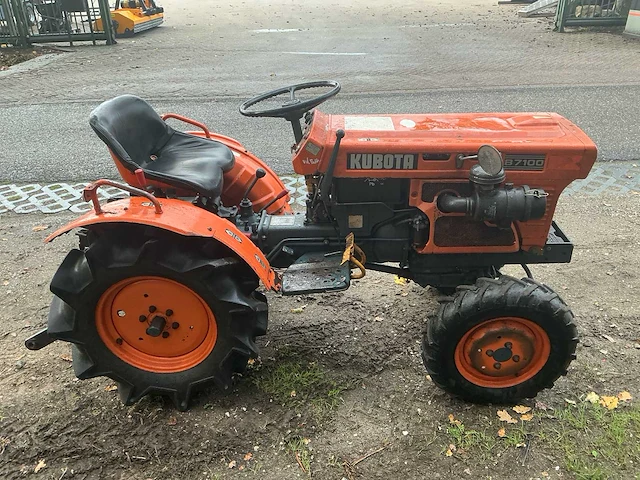 Kubota b7001 4wd compacttractor – 14 pk – 3-cilinder diesel - afbeelding 20 van  23