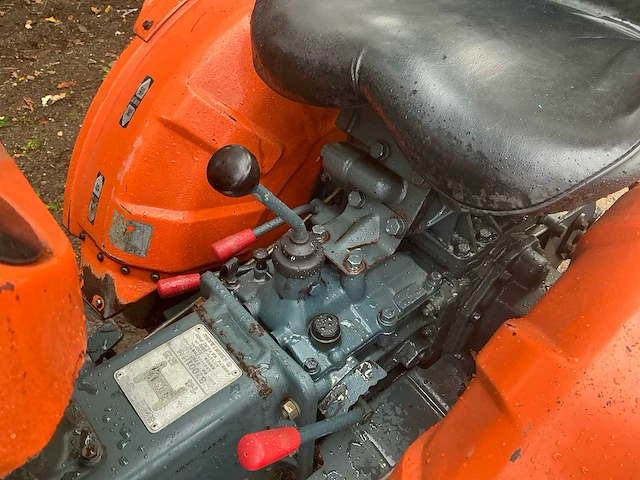 Kubota b7001 4wd compacttractor – 14 pk – 3-cilinder diesel - afbeelding 10 van  23