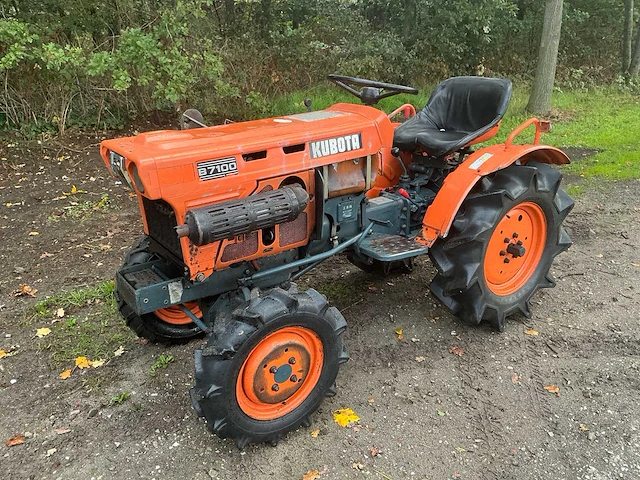 Kubota b7001 4wd compacttractor – 14 pk – 3-cilinder diesel - afbeelding 1 van  23