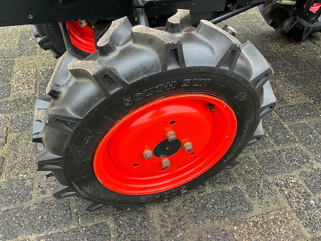 Kubota b7001 4wd minitractor - afbeelding 3 van  17