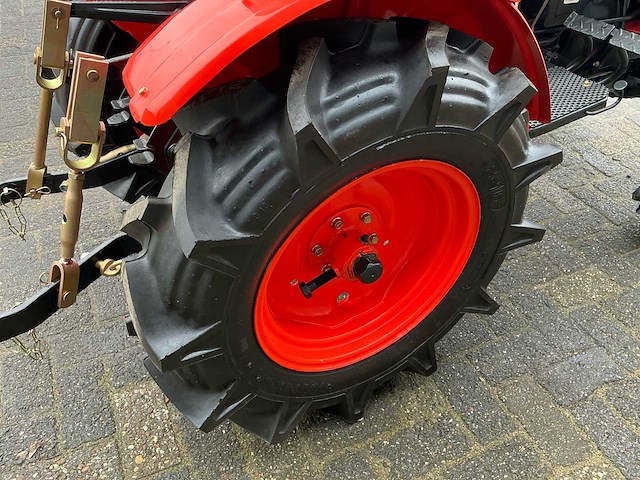 Kubota b7001 4wd minitractor - afbeelding 4 van  17