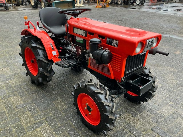 Kubota b7001 4wd minitractor - afbeelding 14 van  17