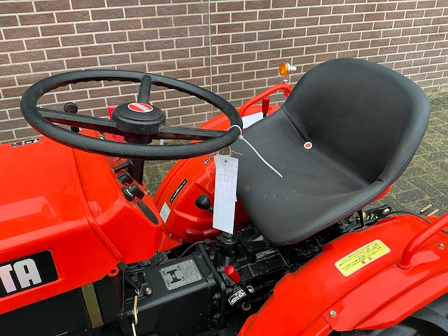 Kubota b7001 4wd minitractor - afbeelding 16 van  17