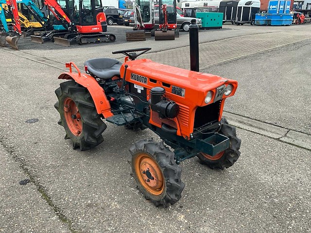 Kubota b7001 4wd minitractor - afbeelding 18 van  20