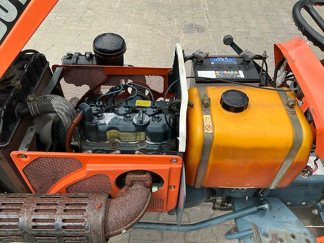 Kubota b7001 4x4 minitractor - afbeelding 17 van  25