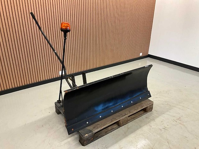 Kubota b7001 minitractor sneeuwschuif - afbeelding 1 van  8