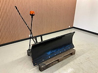 Kubota b7001 minitractor sneeuwschuif - afbeelding 1 van  8