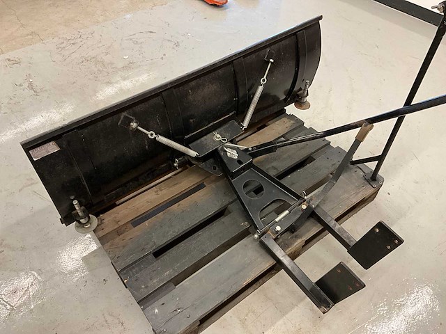 Kubota b7001 minitractor sneeuwschuif - afbeelding 7 van  8