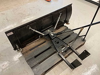 Kubota b7001 minitractor sneeuwschuif - afbeelding 7 van  8