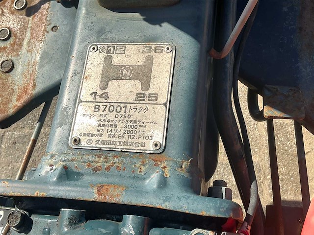 Kubota b7001 vierwielaangedreven mini landbouwtractor met frees - afbeelding 6 van  13