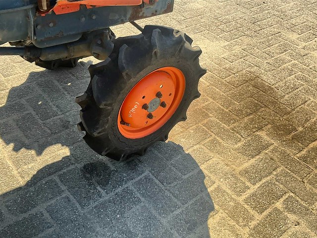Kubota b7001 vierwielaangedreven mini landbouwtractor met frees - afbeelding 10 van  13