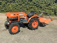 Kubota b7001 vierwielaangedreven mini landbouwtractor met frees - afbeelding 1 van  13