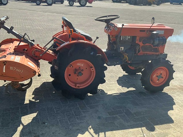 Kubota b7001 vierwielaangedreven mini landbouwtractor met frees - afbeelding 4 van  13