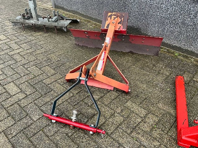 Kubota bulltra b1-15d vierwielaangedreven landbouwtractor - afbeelding 8 van  16