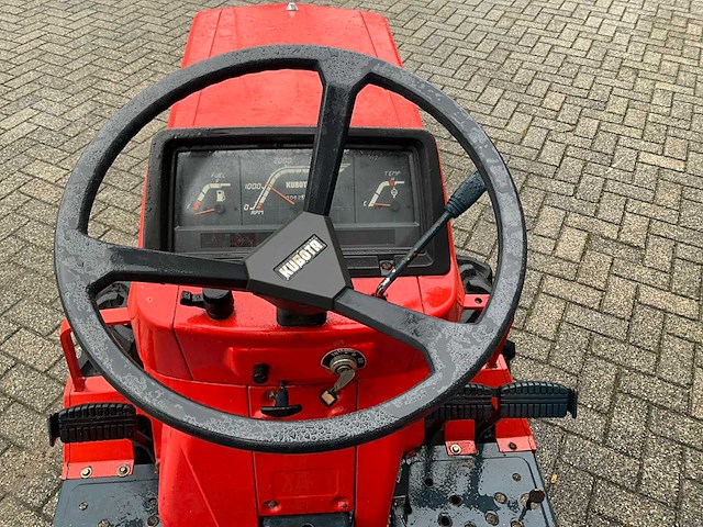 Kubota bulltra b1-15d vierwielaangedreven landbouwtractor - afbeelding 15 van  16