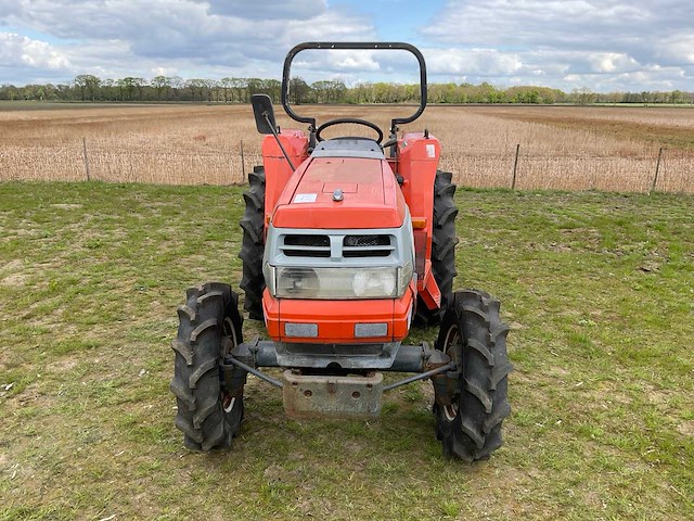 Kubota gl280 vierwielaangedreven landbouwtractor - afbeelding 12 van  21