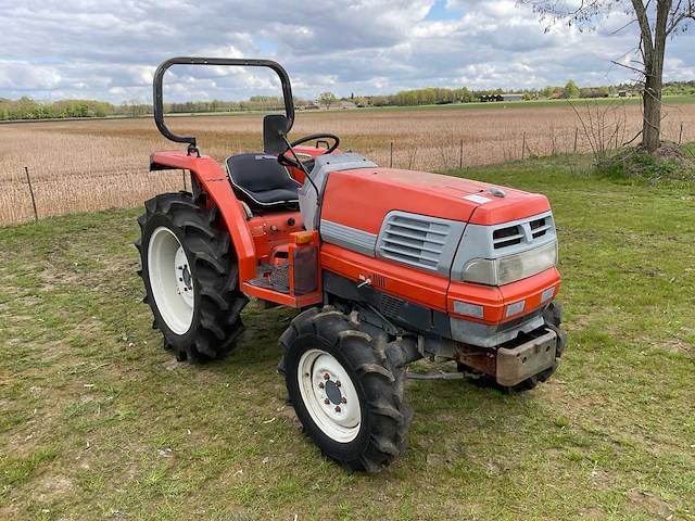 Kubota gl280 vierwielaangedreven landbouwtractor - afbeelding 15 van  21