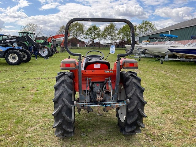 Kubota gl280 vierwielaangedreven landbouwtractor - afbeelding 17 van  21