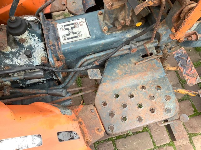 Kubota industriële trekker - afbeelding 3 van  8