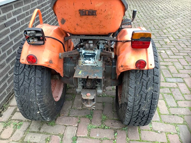 Kubota industriële trekker - afbeelding 5 van  8