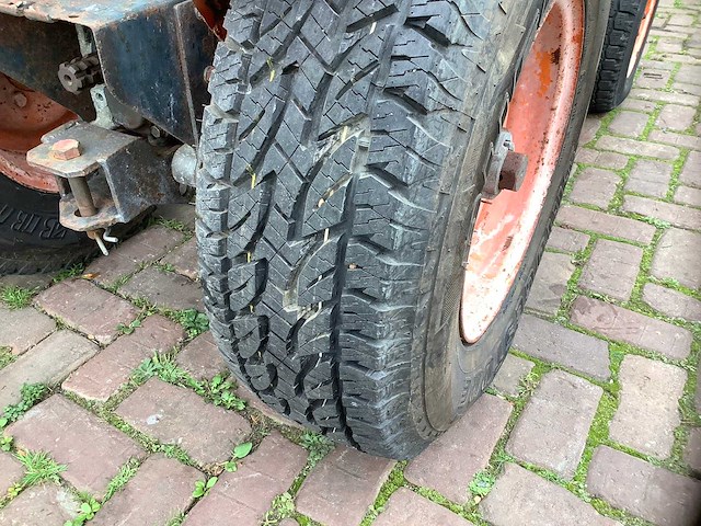 Kubota industriële trekker - afbeelding 6 van  8