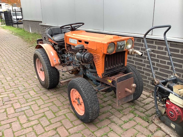 Kubota industriële trekker - afbeelding 7 van  8