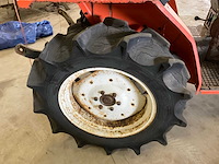 Kubota l1-215 4-wd smalspoor- en compacttractor - afbeelding 3 van  17