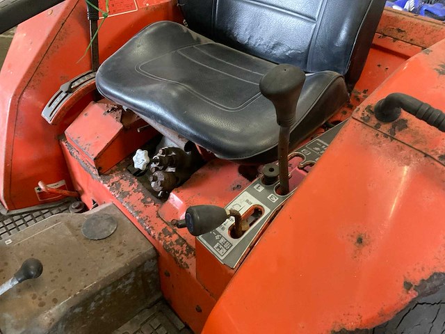 Kubota l1-215 4-wd smalspoor- en compacttractor - afbeelding 6 van  17