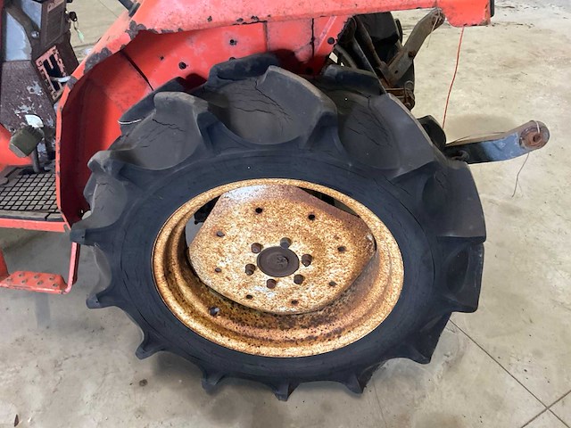 Kubota l1-215 4-wd smalspoor- en compacttractor - afbeelding 16 van  17