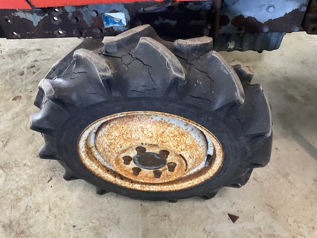 Kubota l1-215 4-wd smalspoor- en compacttractor - afbeelding 17 van  17