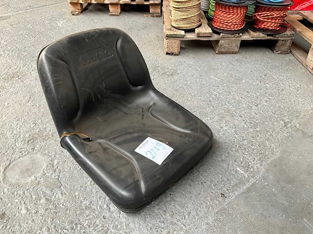 Kubota stoel - afbeelding 3 van  5