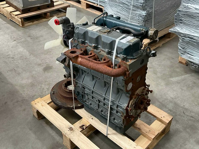 Kubota v2203 dieselmotor - afbeelding 3 van  7