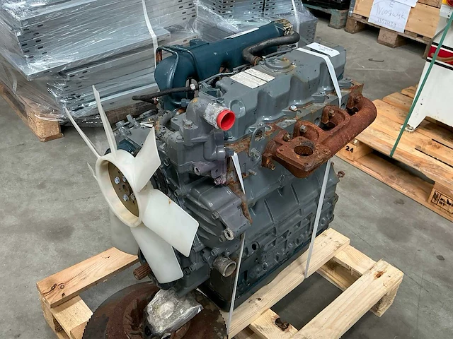 Kubota v2203 dieselmotor - afbeelding 4 van  7