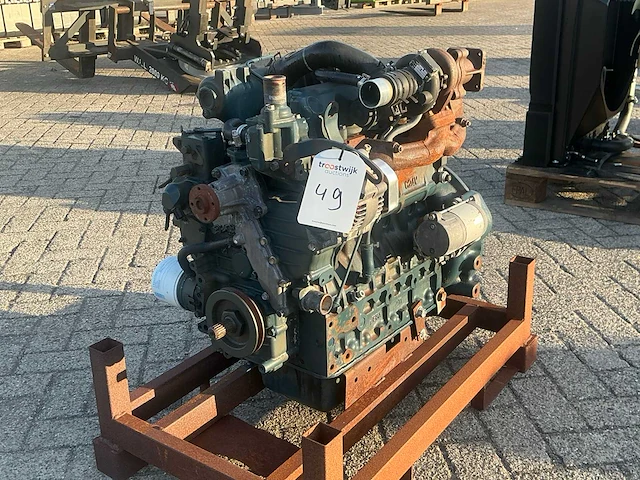 Kubota v2403-m-t-eu4 dieselmotor - afbeelding 1 van  6
