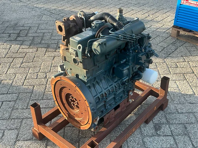 Kubota v2403-m-t-eu4 dieselmotor - afbeelding 3 van  6